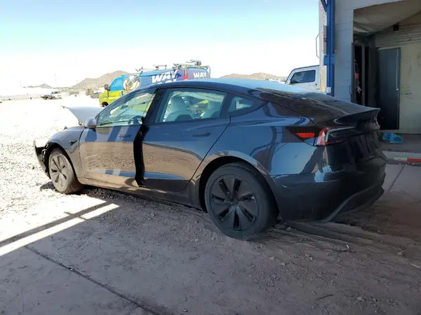 5YJ3E1EA2SF981183 2025 TESLA MODEL 3 - Image 2