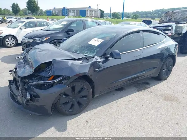 5YJ3E1EA2SF981717 2025 TESLA MODEL 3 - Image 2