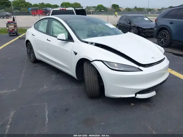 5YJ3E1EA2SF981877 2025 TESLA MODEL 3 - Image 1