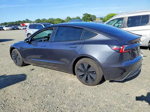 5YJ3E1EA2SF987176 2025 TESLA MODEL 3 - Image 2
