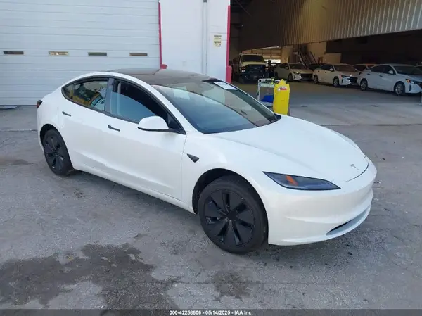 5YJ3E1EA2SF988439 2025 TESLA MODEL 3 - Image 1