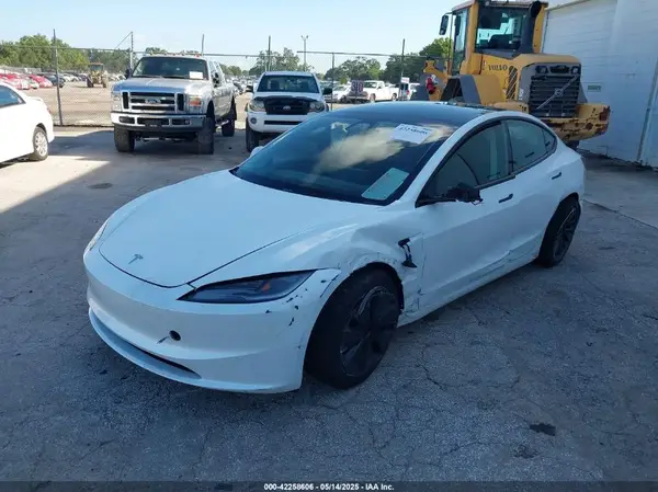5YJ3E1EA2SF988439 2025 TESLA MODEL 3 - Image 2