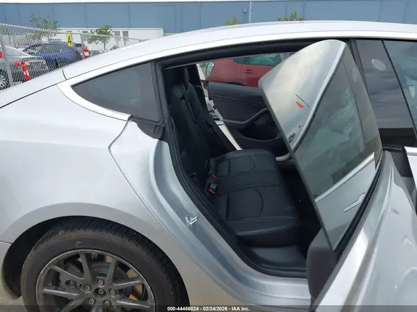 5YJ3E1EA3HF002876 2017 TESLA MODEL 3 - Image 8