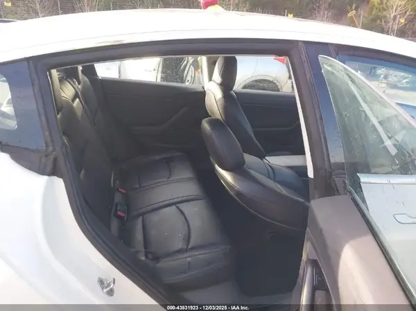 5YJ3E1EA3JF003807 2018 TESLA MODEL 3 - Image 8