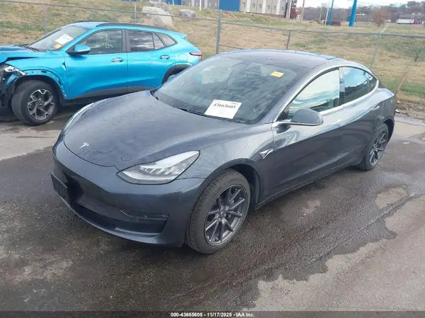 5YJ3E1EA3JF005041 2018 TESLA MODEL 3 - Image 2