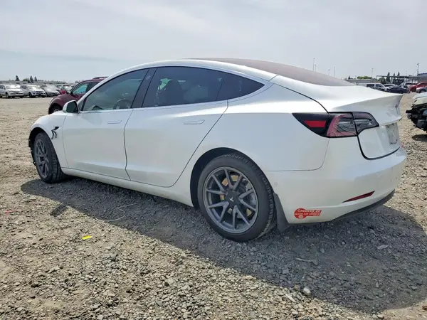 5YJ3E1EA3JF005637 2018 TESLA MODEL 3 - Image 2