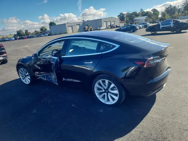 5YJ3E1EA3JF010692 2018 TESLA MODEL 3 - Image 2