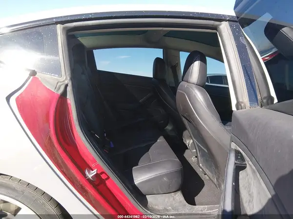 5YJ3E1EA3JF024480 2018 TESLA MODEL 3 - Image 8
