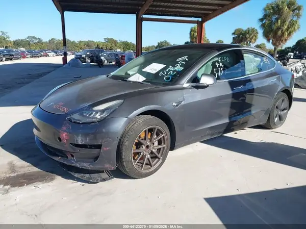 5YJ3E1EA3JF025757 2018 TESLA MODEL 3 - Image 2