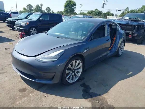 5YJ3E1EA3JF035611 2018 TESLA MODEL 3 - Image 2