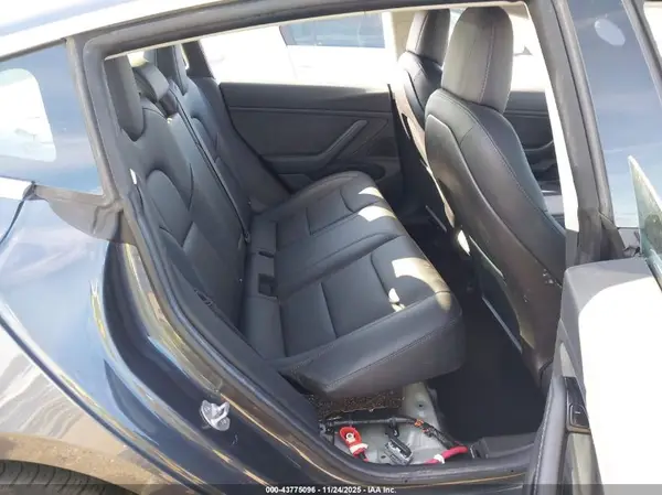 5YJ3E1EA3JF036743 2018 TESLA MODEL 3 - Image 8