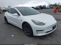 5YJ3E1EA3JF040677 2018 TESLA MODEL 3