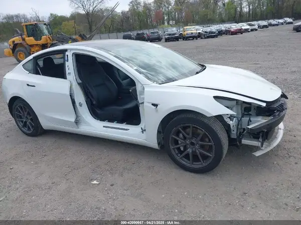 5YJ3E1EA3JF043529 2018 TESLA MODEL 3 - Image 1