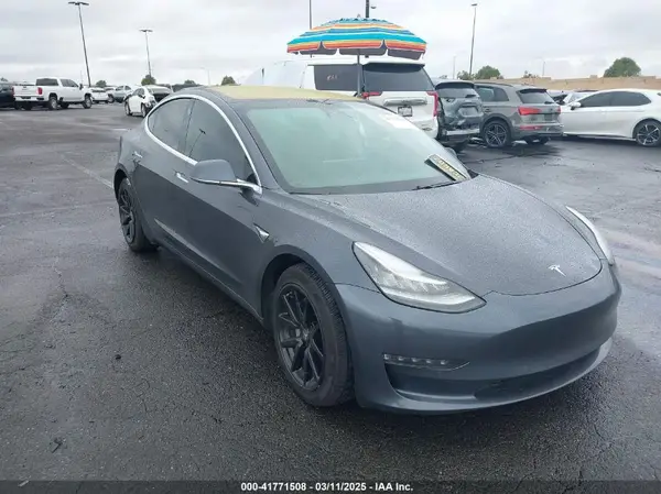 5YJ3E1EA3JF043806 2018 TESLA MODEL 3 - Image 1