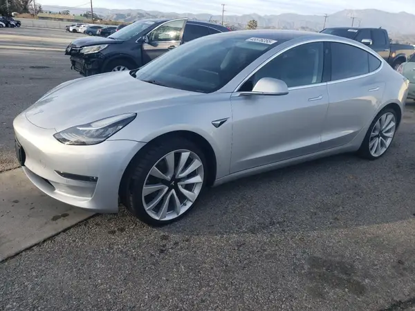 5YJ3E1EA3JF044132 2018 TESLA MODEL 3 - Image 1