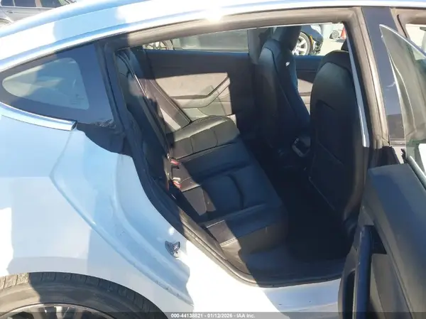 5YJ3E1EA3JF045488 2018 TESLA MODEL 3 - Image 8