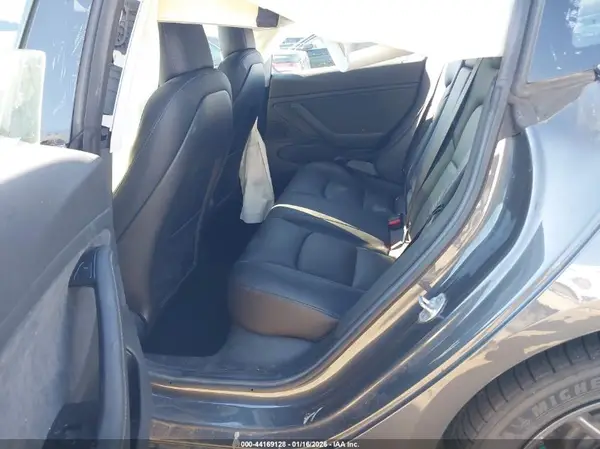 5YJ3E1EA3JF048147 2018 TESLA MODEL 3 - Image 8