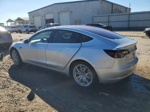 5YJ3E1EA3JF048519 2018 TESLA MODEL 3 - Image 2