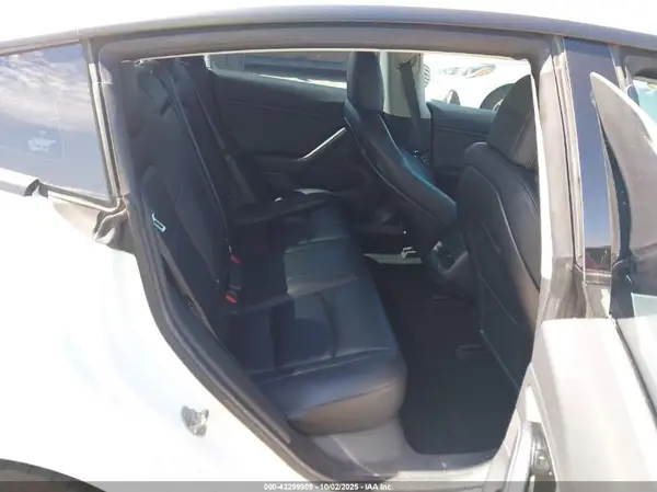 5YJ3E1EA3JF048858 2018 TESLA MODEL 3 - Image 8