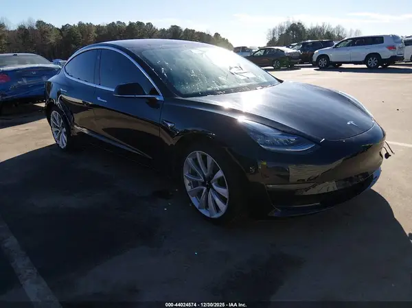 5YJ3E1EA3JF050304 2018 TESLA MODEL 3 - Image 1