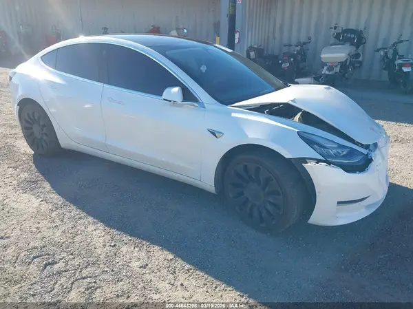5YJ3E1EA3JF050819 2018 TESLA MODEL 3 - Image 1