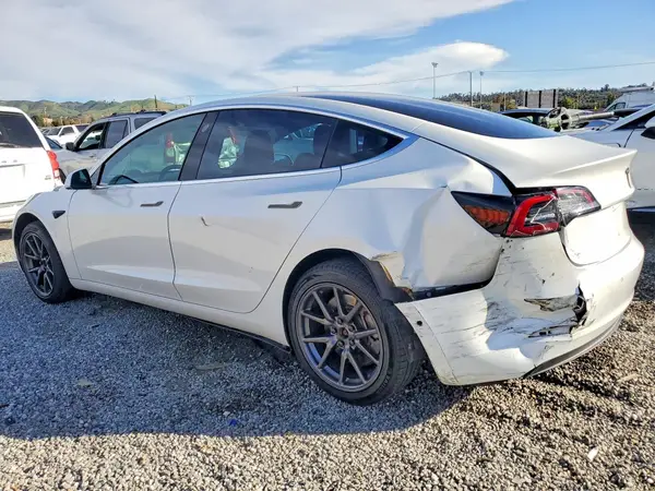 5YJ3E1EA3JF050948 2018 TESLA MODEL 3 - Image 2