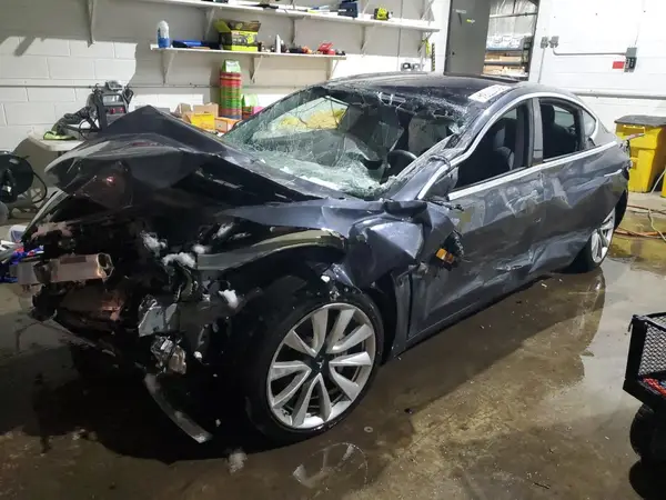 5YJ3E1EA3JF050982 2018 TESLA MODEL 3 - Image 1