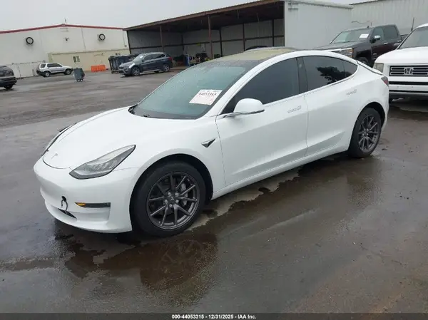 5YJ3E1EA3JF062579 2018 TESLA MODEL 3 - Image 2