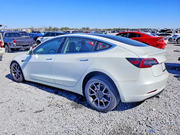 5YJ3E1EA3JF063456 2018 TESLA MODEL 3 - Image 2