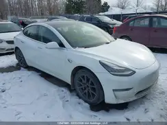 5YJ3E1EA3JF075798 2018 TESLA MODEL 3