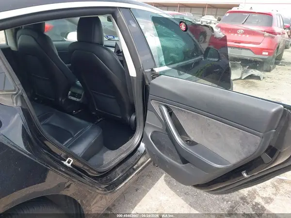 5YJ3E1EA3JF123011 2018 TESLA MODEL 3 - Image 8