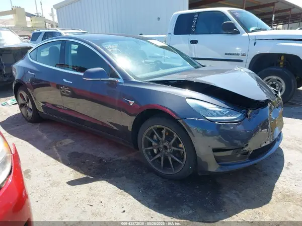 5YJ3E1EA3JF123798 2018 TESLA MODEL 3 - Image 1