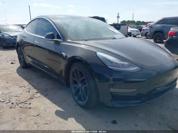5YJ3E1EA3JF135823 2018 TESLA MODEL 3 - Image 1
