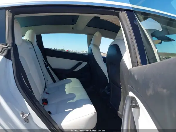 5YJ3E1EA3JF155473 2018 TESLA MODEL 3 - Image 8