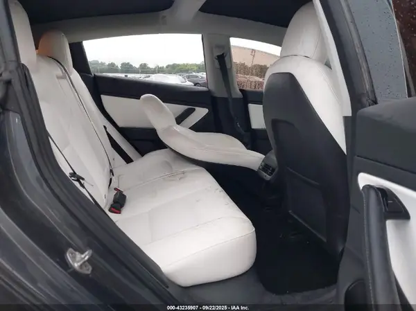 5YJ3E1EA3JF155604 2018 TESLA MODEL 3 - Image 8
