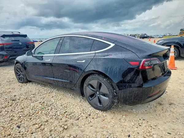 5YJ3E1EA3JF172354 2018 TESLA MODEL 3 - Image 2
