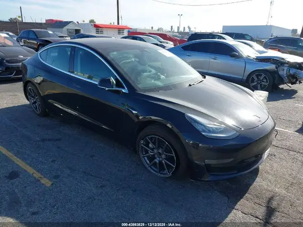 5YJ3E1EA3JF172435 2018 TESLA MODEL 3 - Image 1
