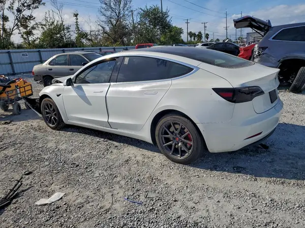 5YJ3E1EA3KF300108 2019 TESLA MODEL 3 - Image 2