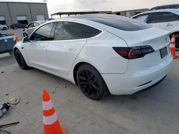 5YJ3E1EA3KF300125 2019 TESLA MODEL 3 - Image 2
