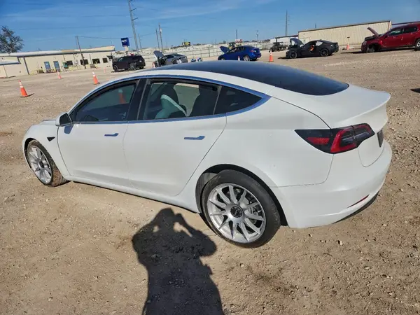 5YJ3E1EA3KF313019 2019 TESLA MODEL 3 - Image 2
