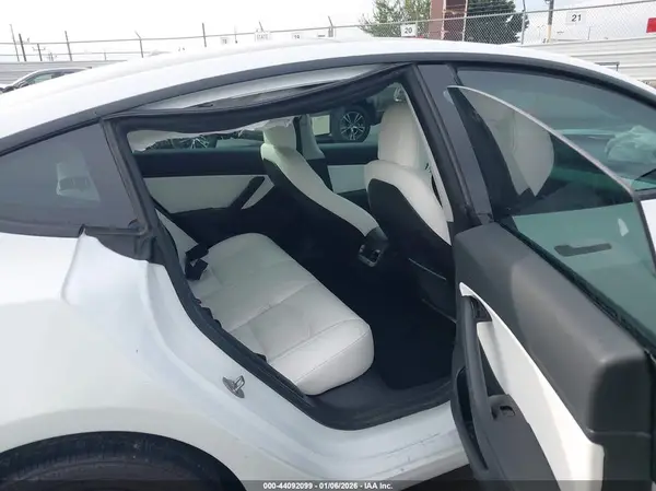 5YJ3E1EA3KF407627 2019 TESLA MODEL 3 - Image 8