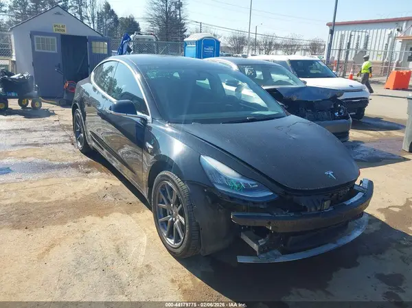 5YJ3E1EA3KF410267 2019 TESLA MODEL 3 - Image 1