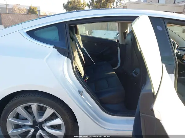 5YJ3E1EA3KF417560 2019 TESLA MODEL 3 - Image 8
