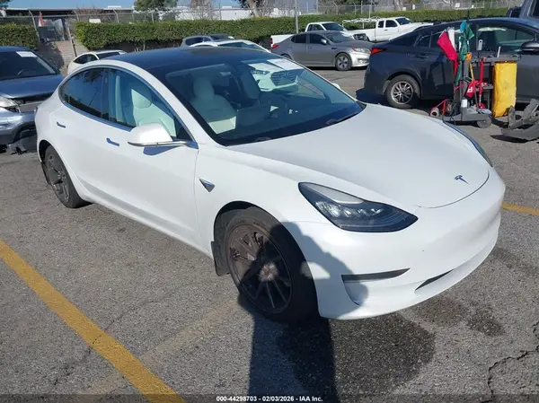 5YJ3E1EA3KF417784 2019 TESLA MODEL 3 - Image 1