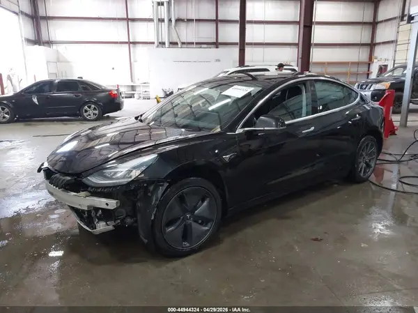 5YJ3E1EA3KF422581 2019 TESLA MODEL 3 - Image 2