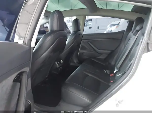 5YJ3E1EA3KF484840 2019 TESLA MODEL 3 - Image 8