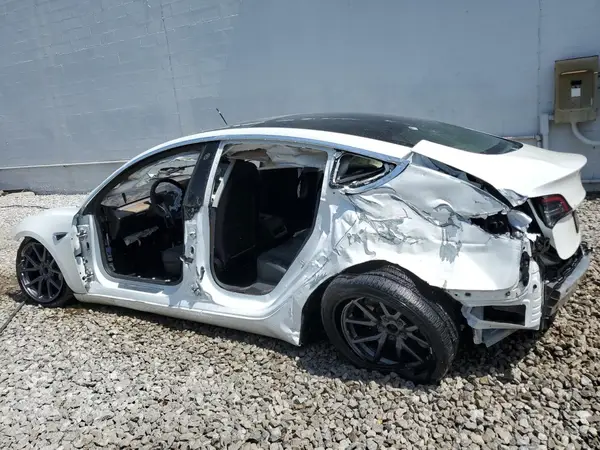 5YJ3E1EA3LF612365 2020 TESLA MODEL 3 - Image 2