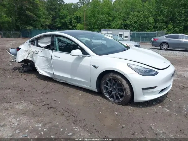 5YJ3E1EA3LF632082 2020 TESLA MODEL 3 - Image 1