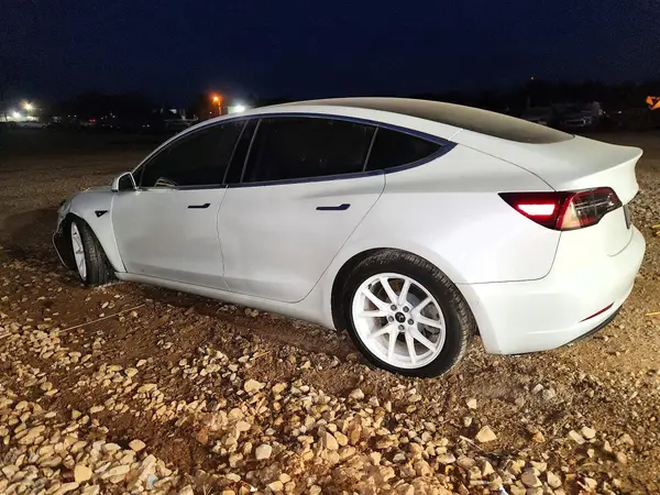 5YJ3E1EA3LF633006 2020 TESLA MODEL 3 - Image 2