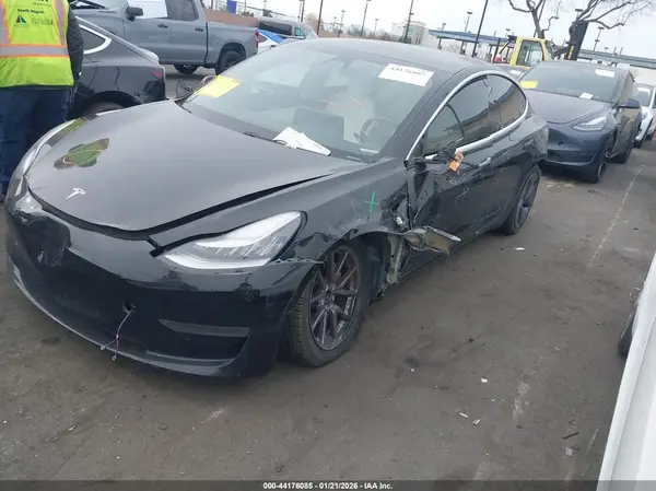 5YJ3E1EA3LF743909 2020 TESLA MODEL 3 - Image 2